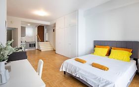 Newly Renovated, Quiet & Central Apartment In Kolonaki